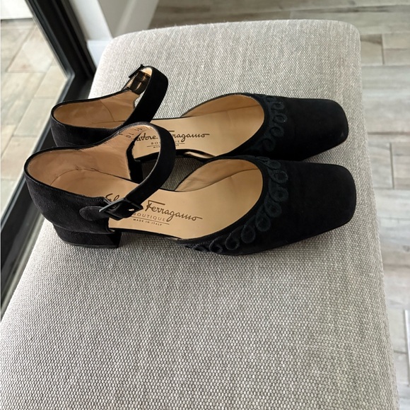 Salvatore Ferragamo boutique, black shoes, 7 - Picture 2 of 9